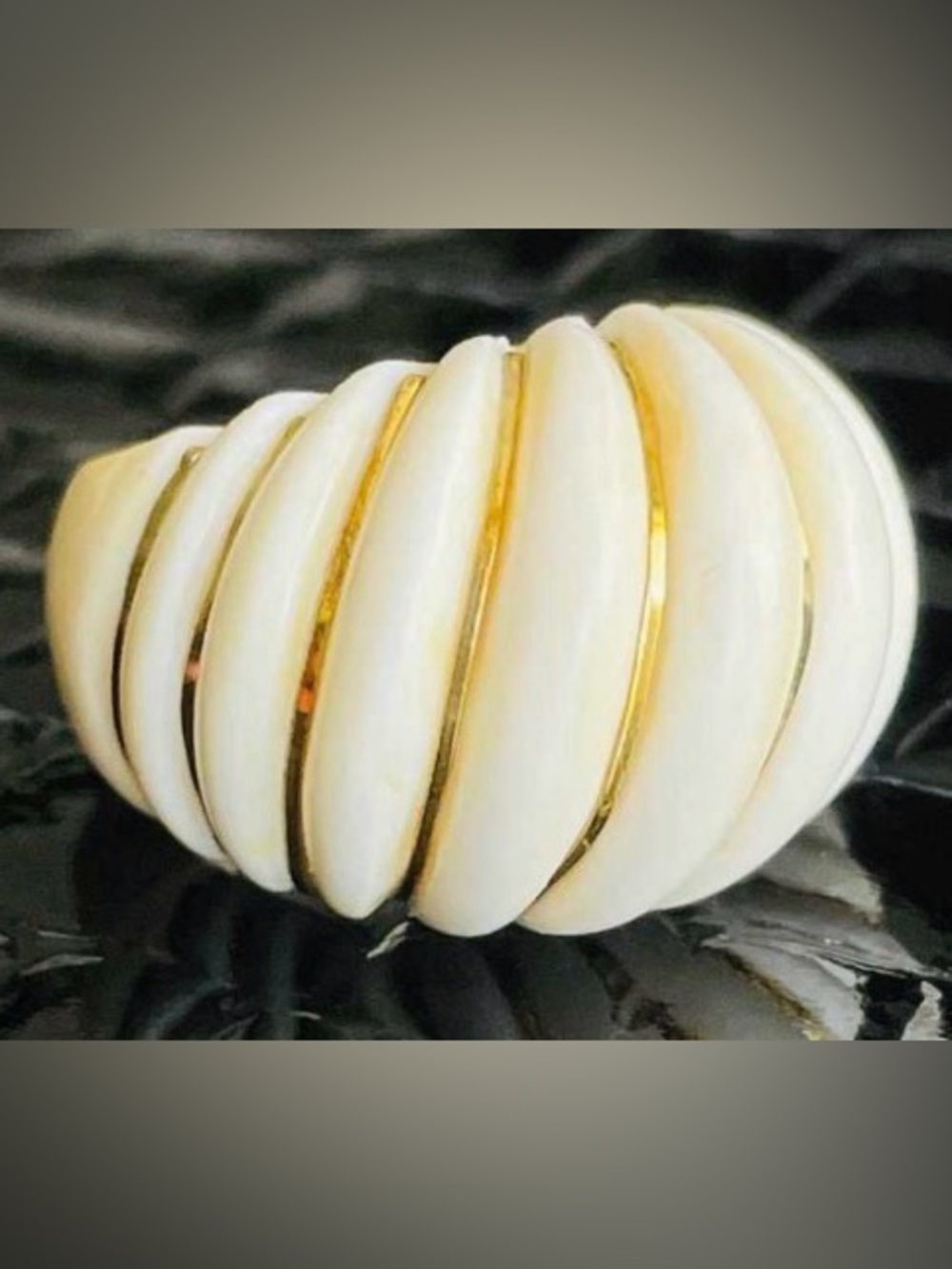 14k Gold Carved Bovine Bone Vintage 
Retro Scalloped Dome Shrimp Ring